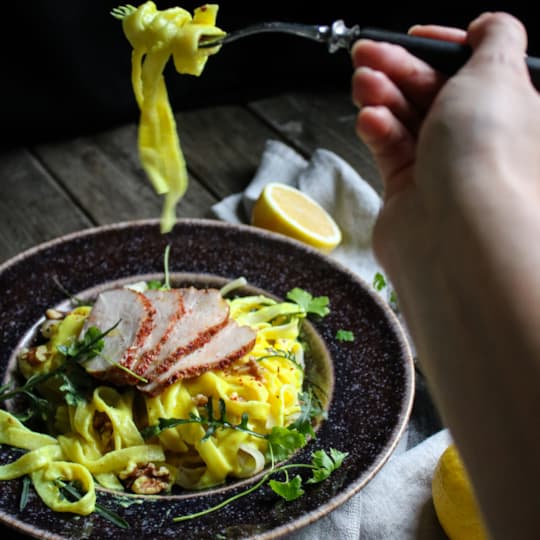 Helstekt fläskytterfilé med tagliatelle och citronsås